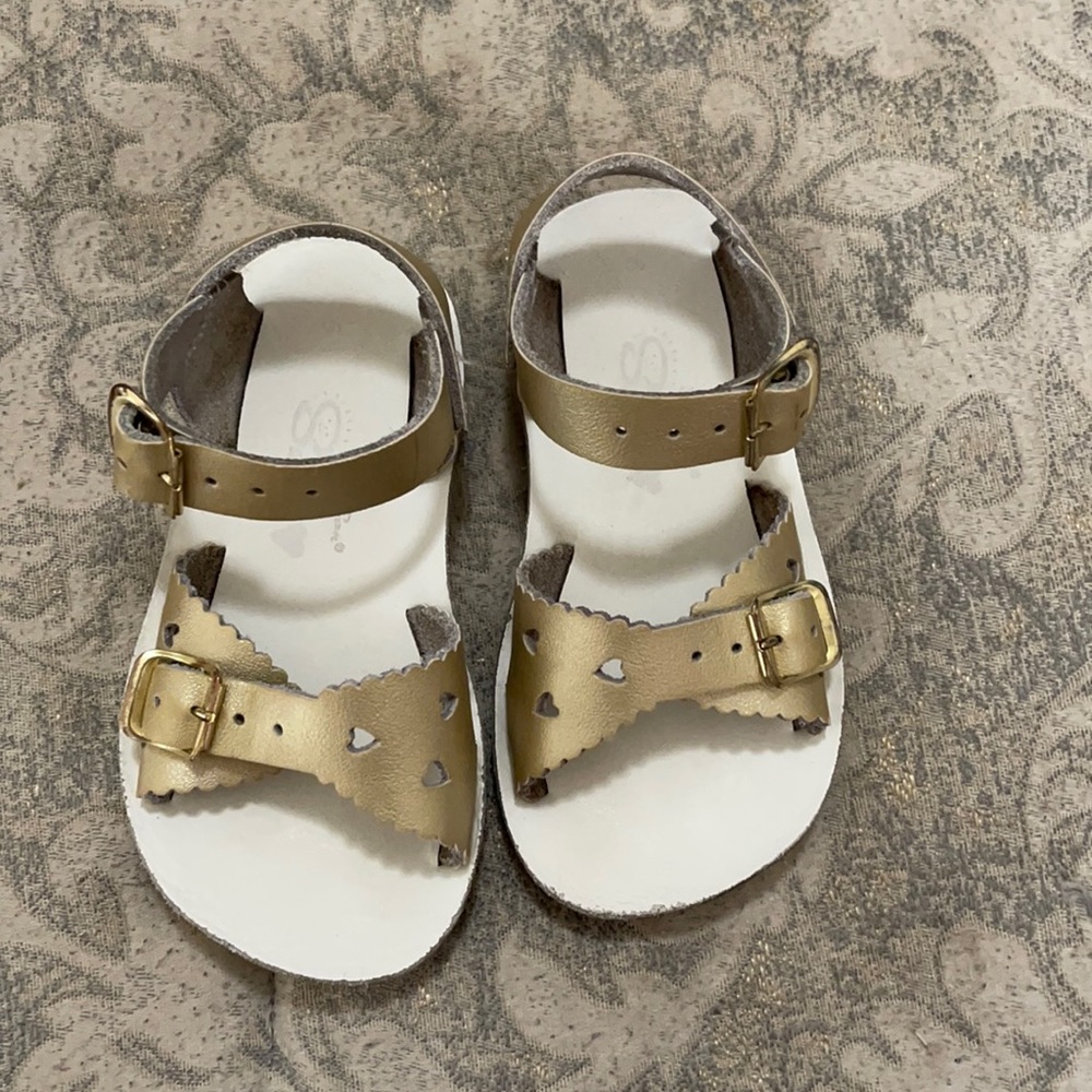 Sun San salt water shoes size 6